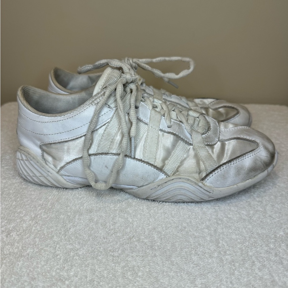 Nfinity Evolution women’s cheer shoes